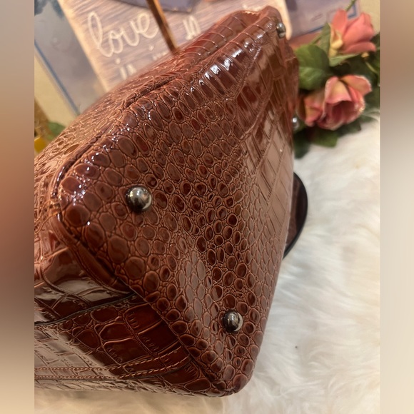 Harper & Hyde Croc Embossed Vegan Leather Tote - Picture 6 of 9